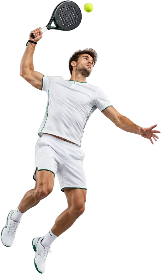 Pemain padel melompat melakukan smash
